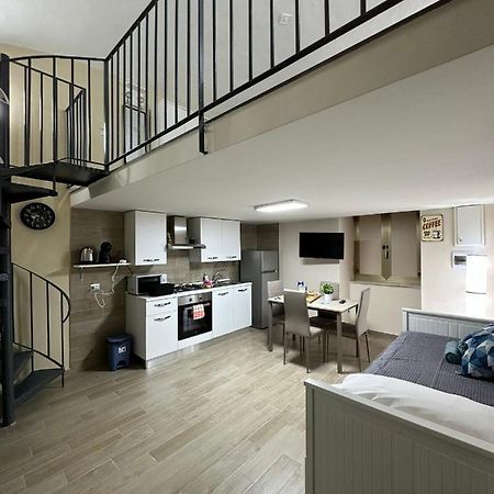 Napoli Centro - La Casa Di Sasa Bed & Breakfast ภายนอก รูปภาพ