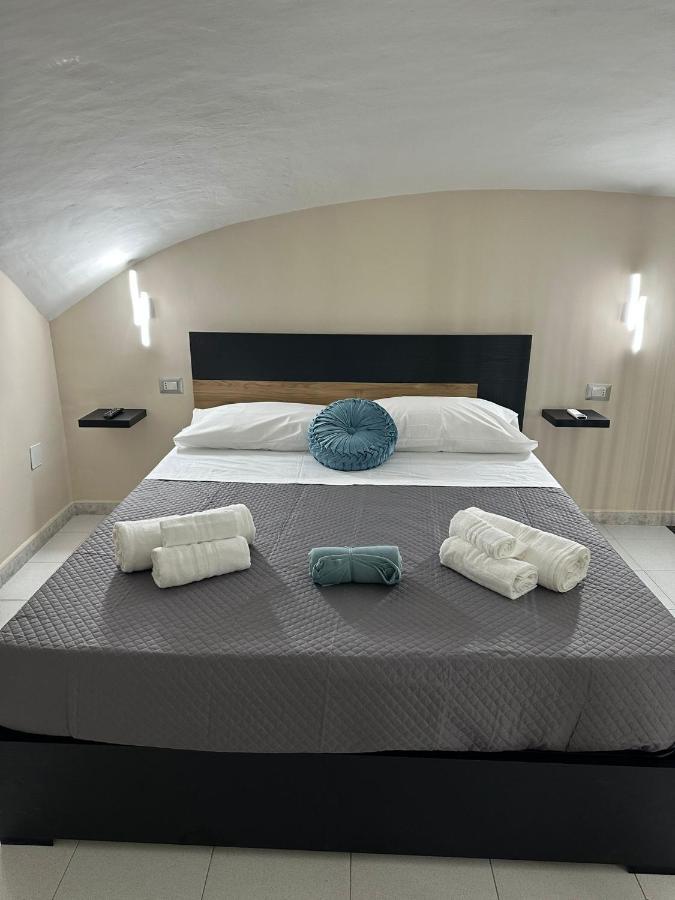 Napoli Centro - La Casa Di Sasa Bed & Breakfast ภายนอก รูปภาพ